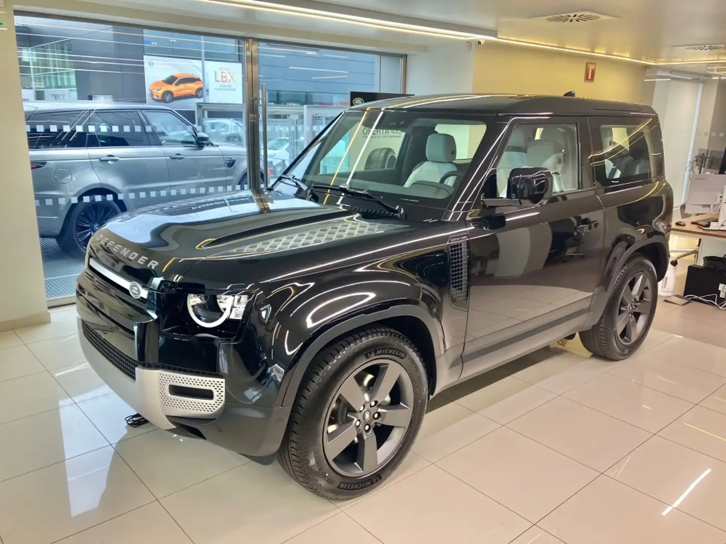 Land Rover Defender 90 3.0D l6 MHEV S AWD Aut. 250 Negro - 2