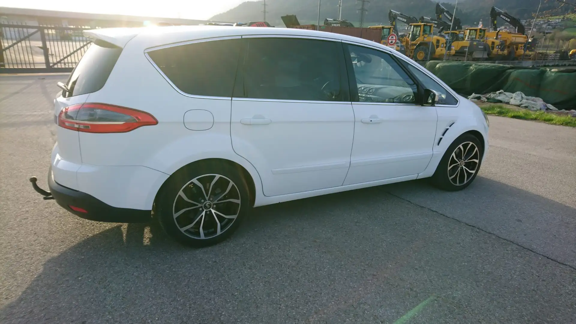 Ford S-Max Titanium 2,0 TDCi DPF Weiß - 1