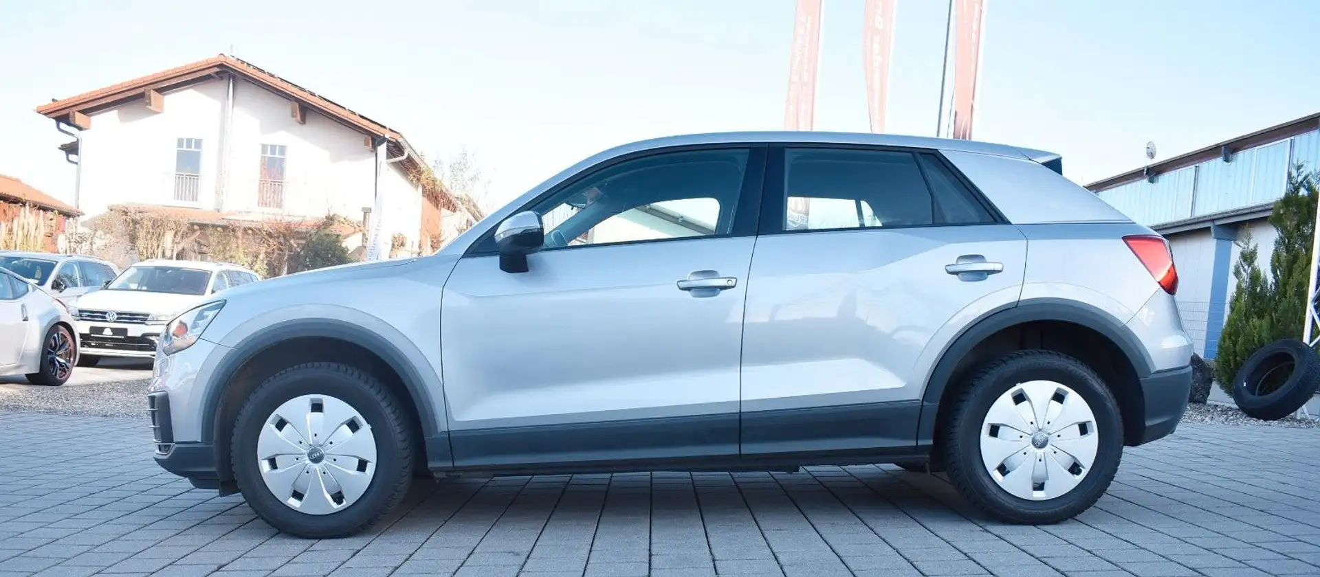Audi Q2 35 TDI quattro basis Silber - 1