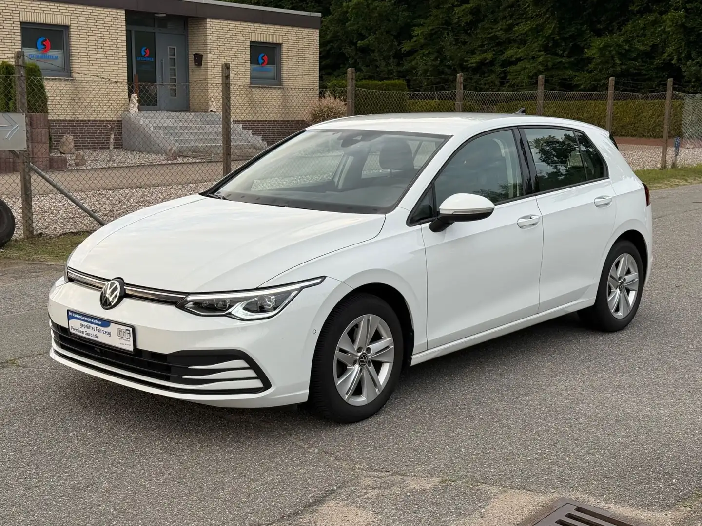 Volkswagen Golf VIII Life *KAMERA*LED*D.TACHO*MSWT* Blanc - 2