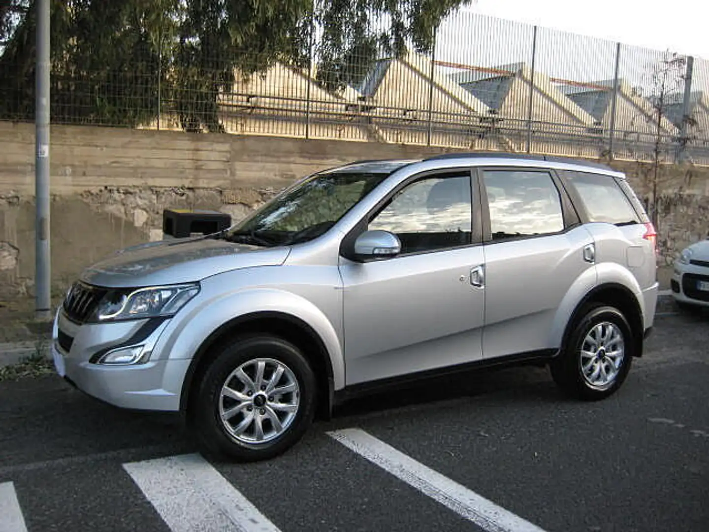 Mahindra XUV500 2.2 16V FWD W8 Gris - 2