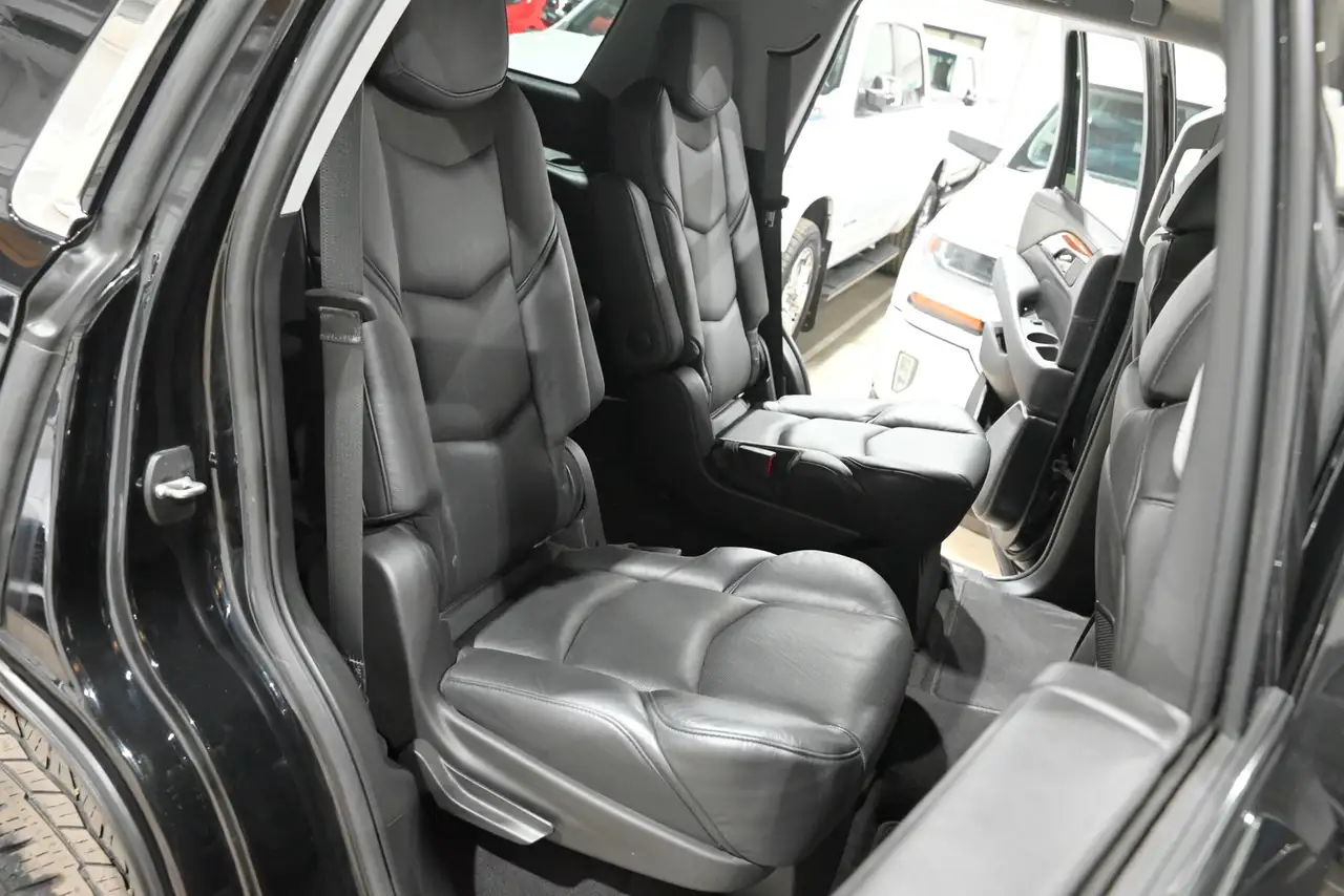 Cadillac Escalade снимка Cadillac Escalade
