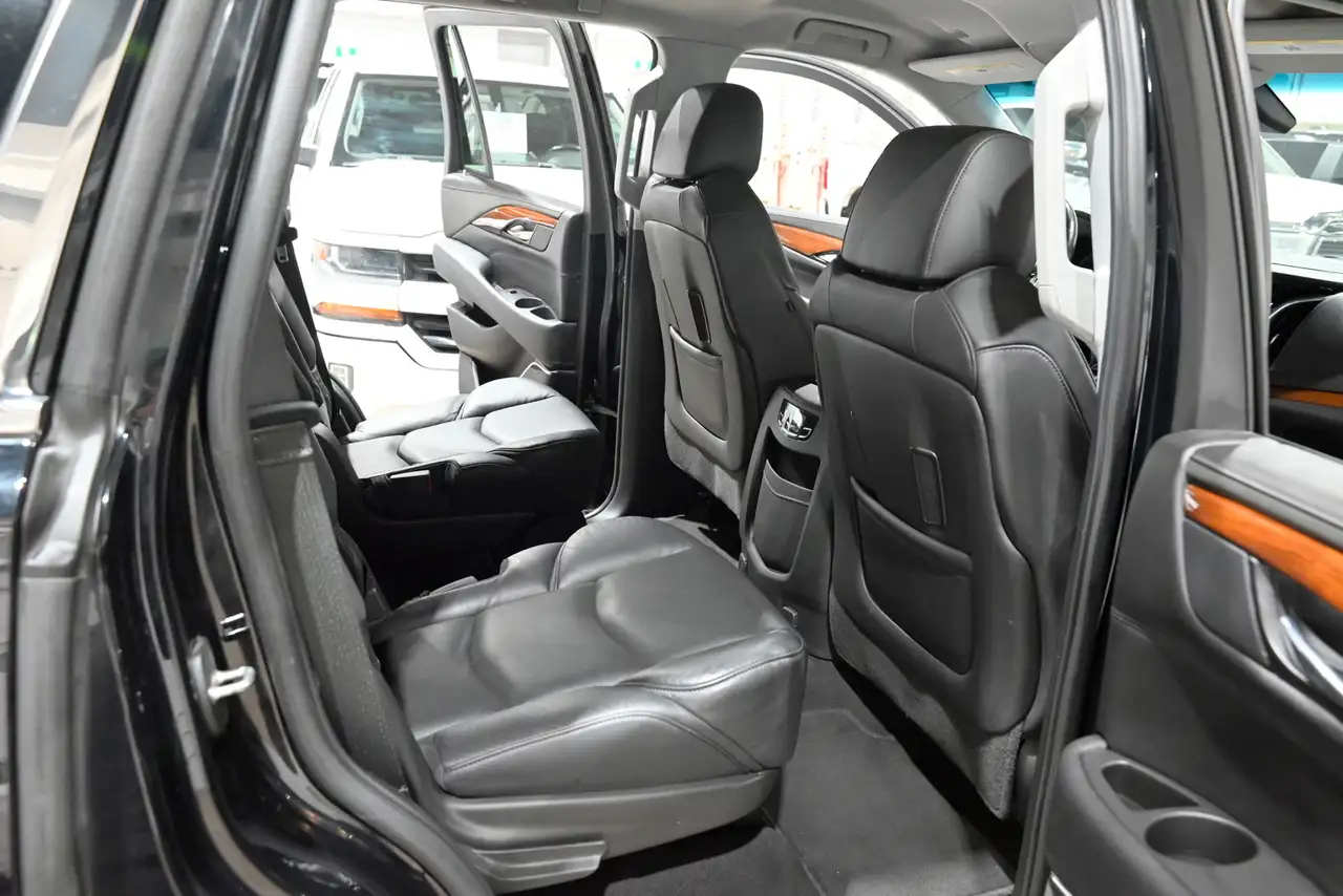 Cadillac Escalade снимка Cadillac Escalade