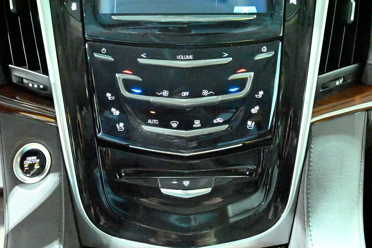 Cadillac Escalade снимка Cadillac Escalade