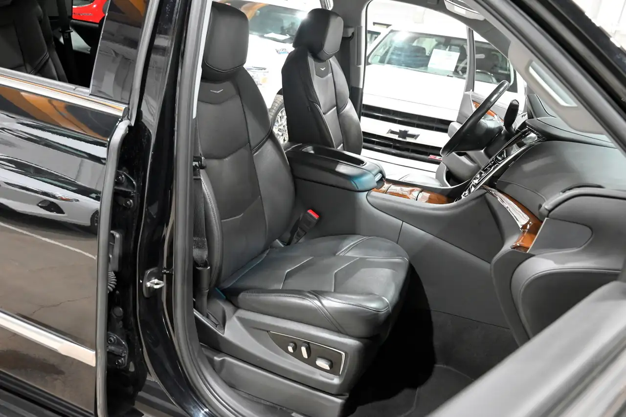 Cadillac Escalade снимка Cadillac Escalade