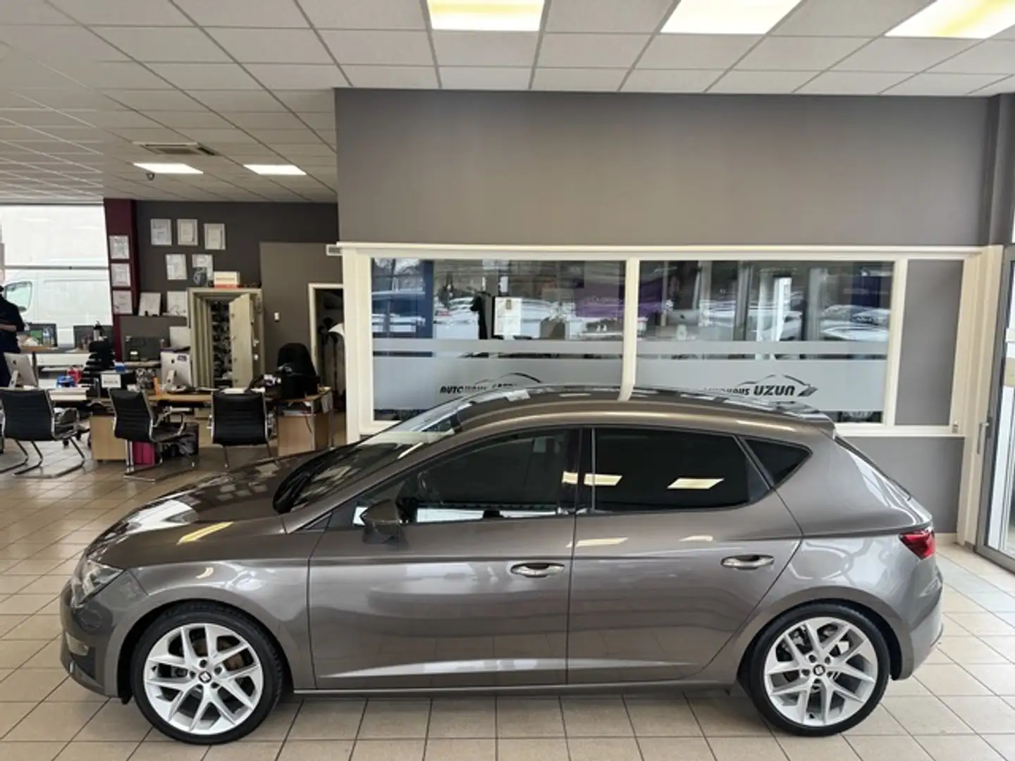 SEAT Leon TDI FR T-Leder Navi PDC LED AHK Scheckheft Grau - 1