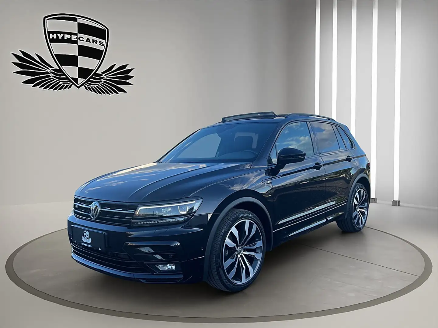 Volkswagen Tiguan 2,0 TDI SCR 4Motion Sky DSG *R-LINE*PANO*AHK* Schwarz - 1