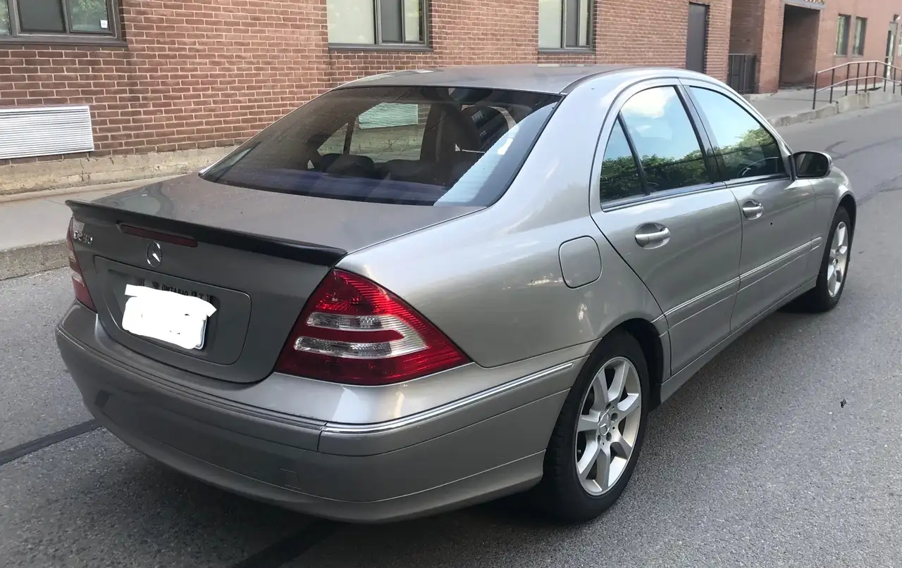 Mercedes-Benz C-Class снимка Mercedes-Benz C-Class