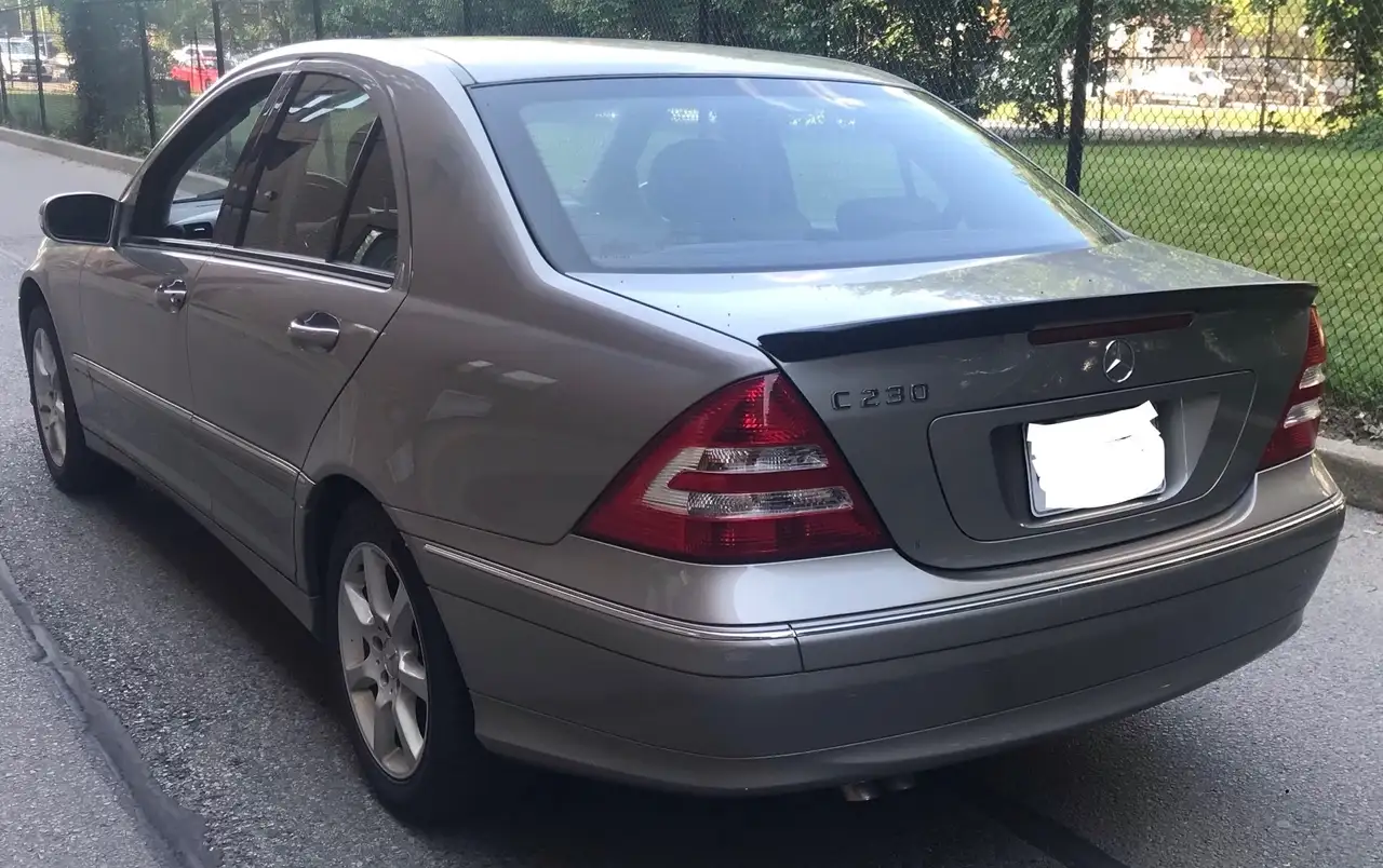 Mercedes-Benz C-Class снимка Mercedes-Benz C-Class