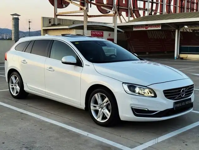 Volvo V60 2.4 D5 Twin AWD "SUMMUM" Auto