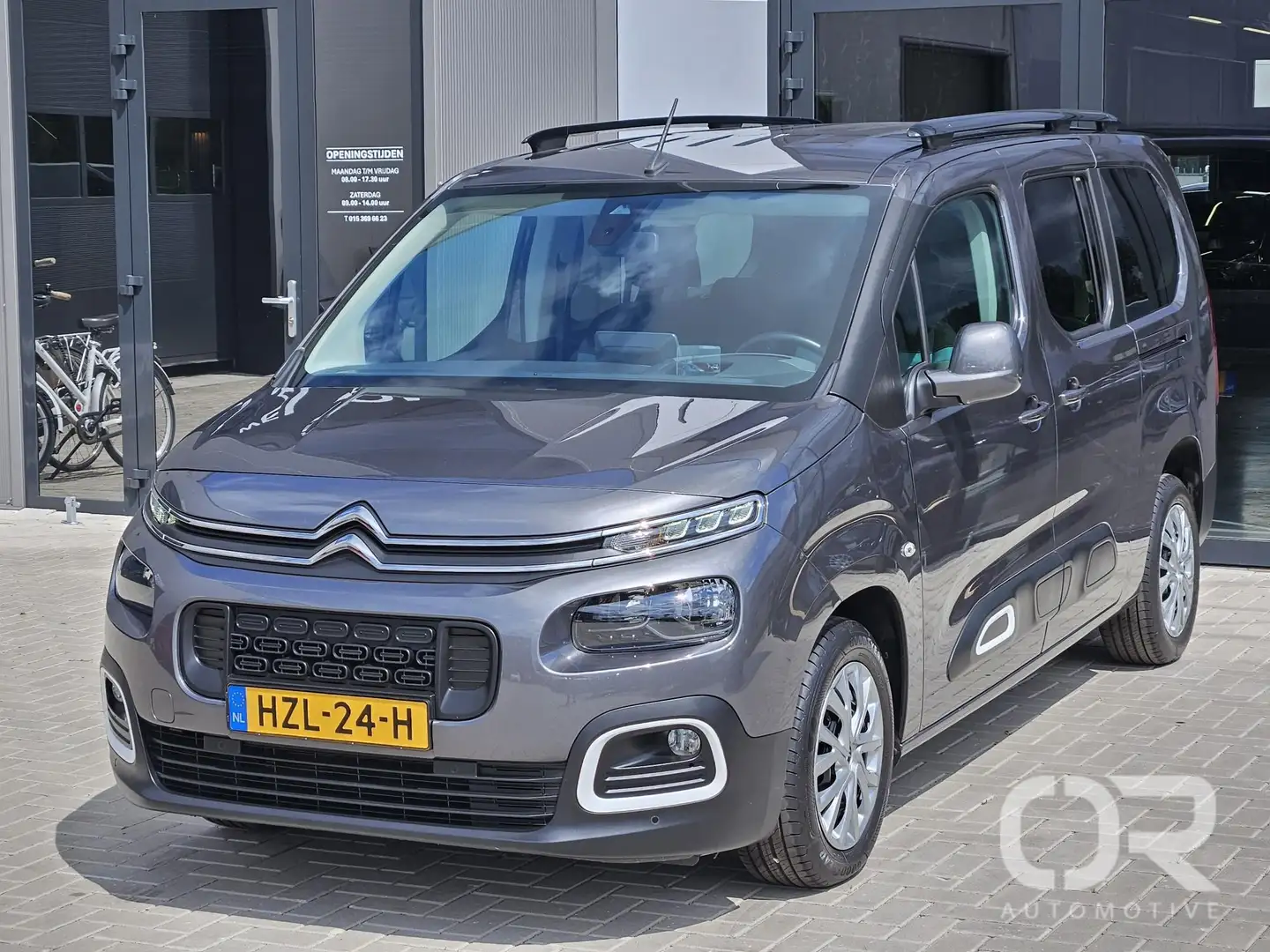 Citroen Berlingo XL 1.2 Shine 7persoons Trekhaak 1e eig. Distr.geda Grijs - 1