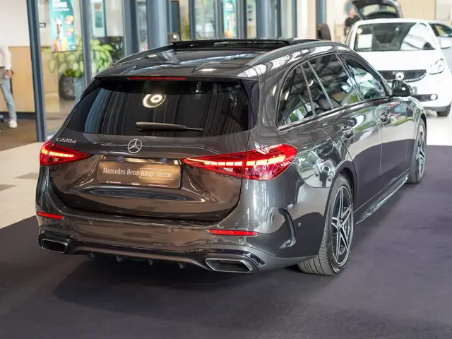 Mercedes-Benz C-Class view 3