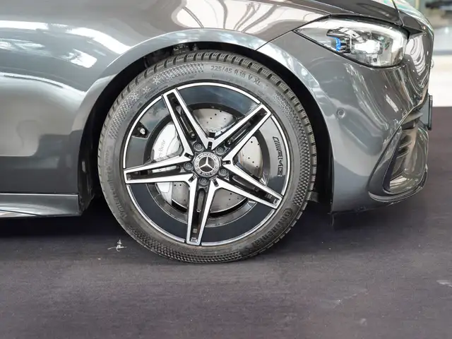 Mercedes-Benz C-Class view 2