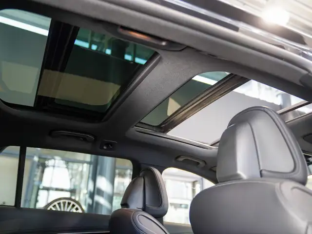 Mercedes-Benz C-Class view 14