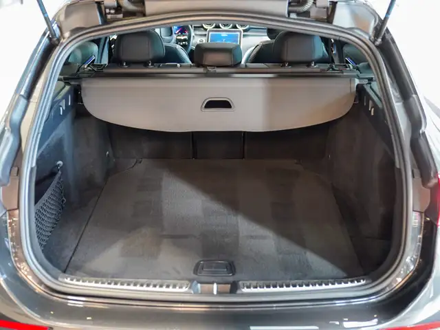 Mercedes-Benz C-Class view 5