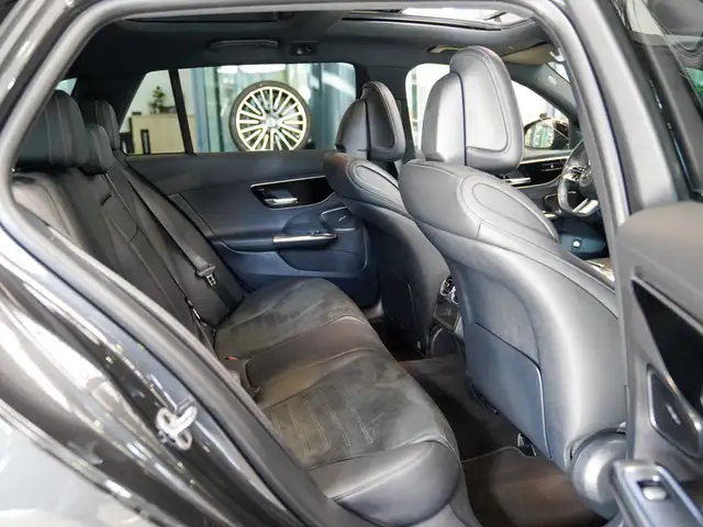 Mercedes-Benz C-Class view 13