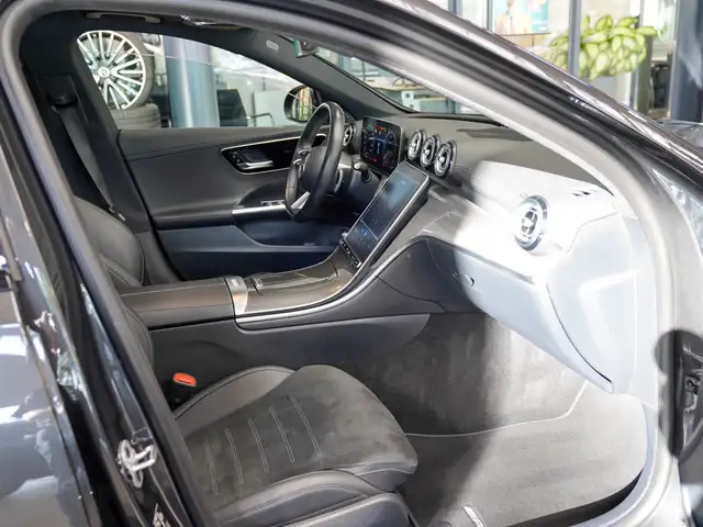 Mercedes-Benz C-Class view 11