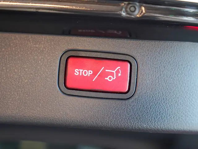 Mercedes-Benz C-Class view 6