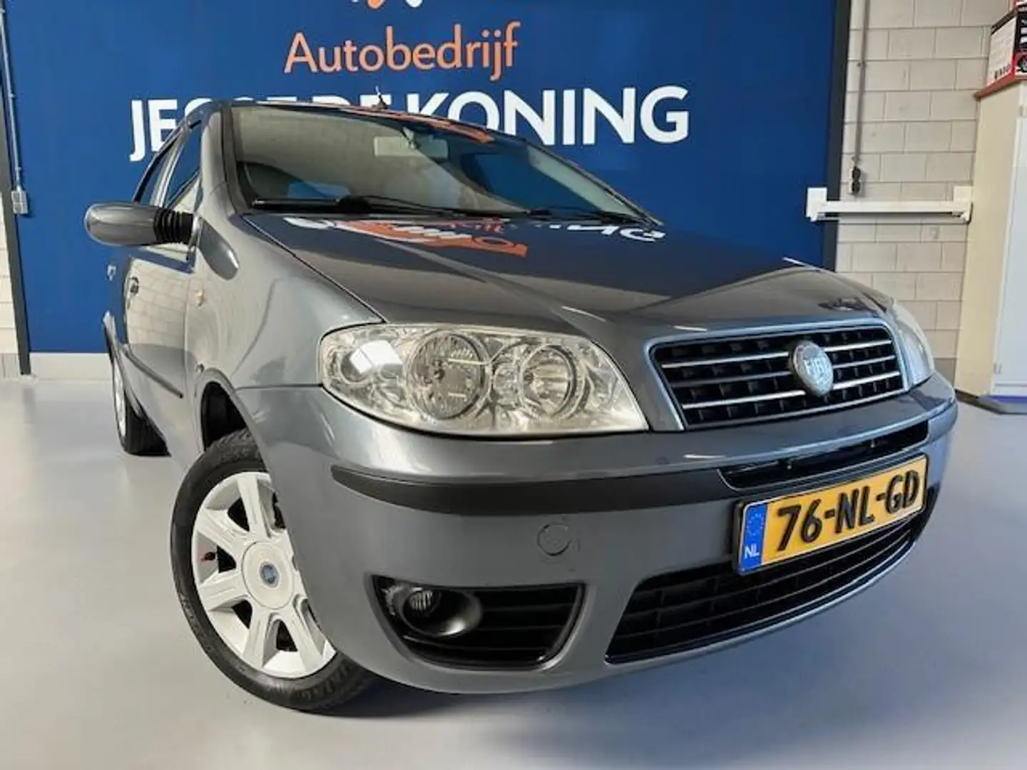 Fiat Punto 1.4-16V Emotion.bj.2003.kleur:grijs.5 deurs.climat Gris - 2