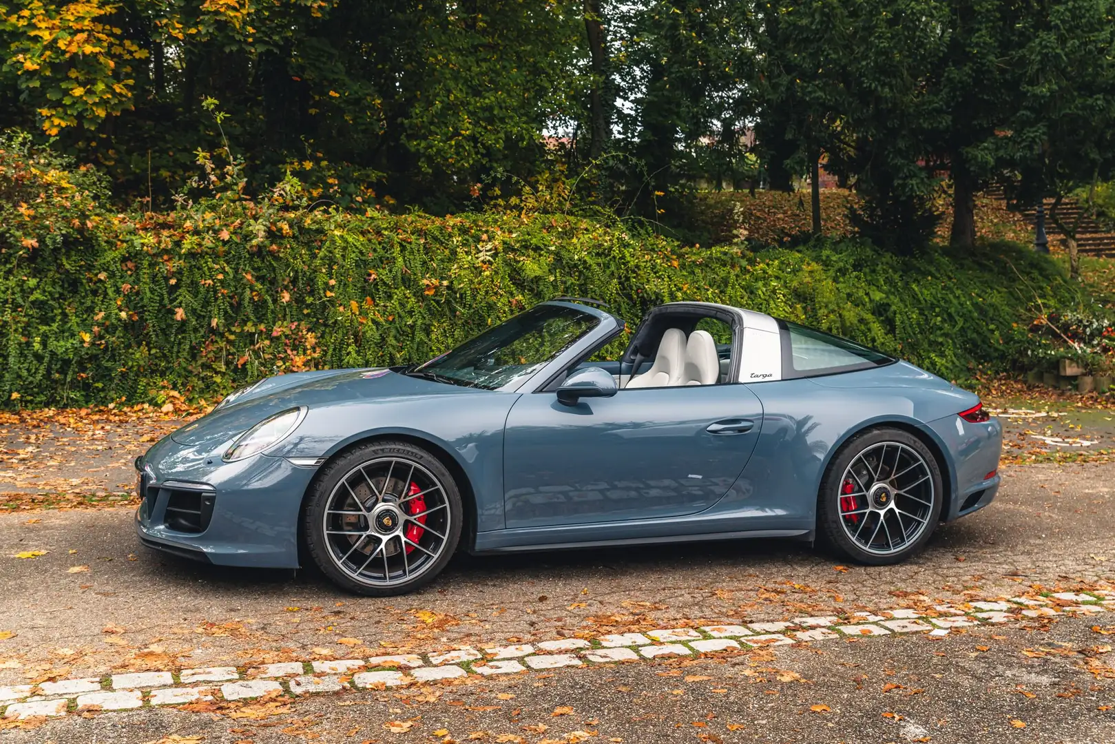 Porsche 911 991.2 Targa 4 3.0i 450 GTS Niebieski - 2