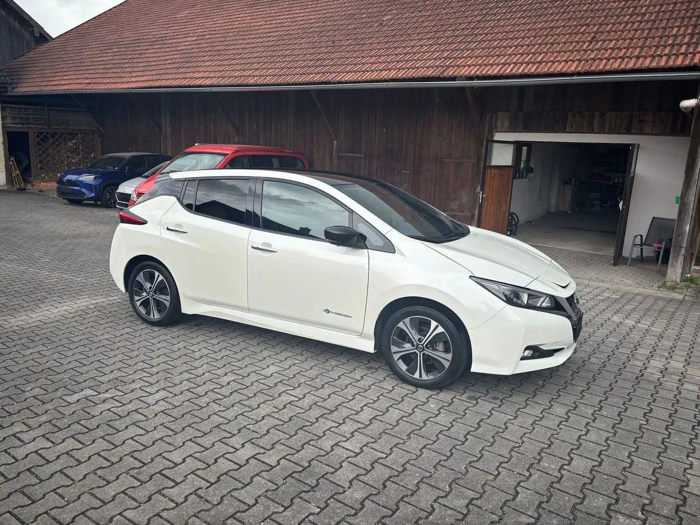 Nissan Leaf N-Connecta++Navi++TÜV/Service Neu++ Zwart - 1