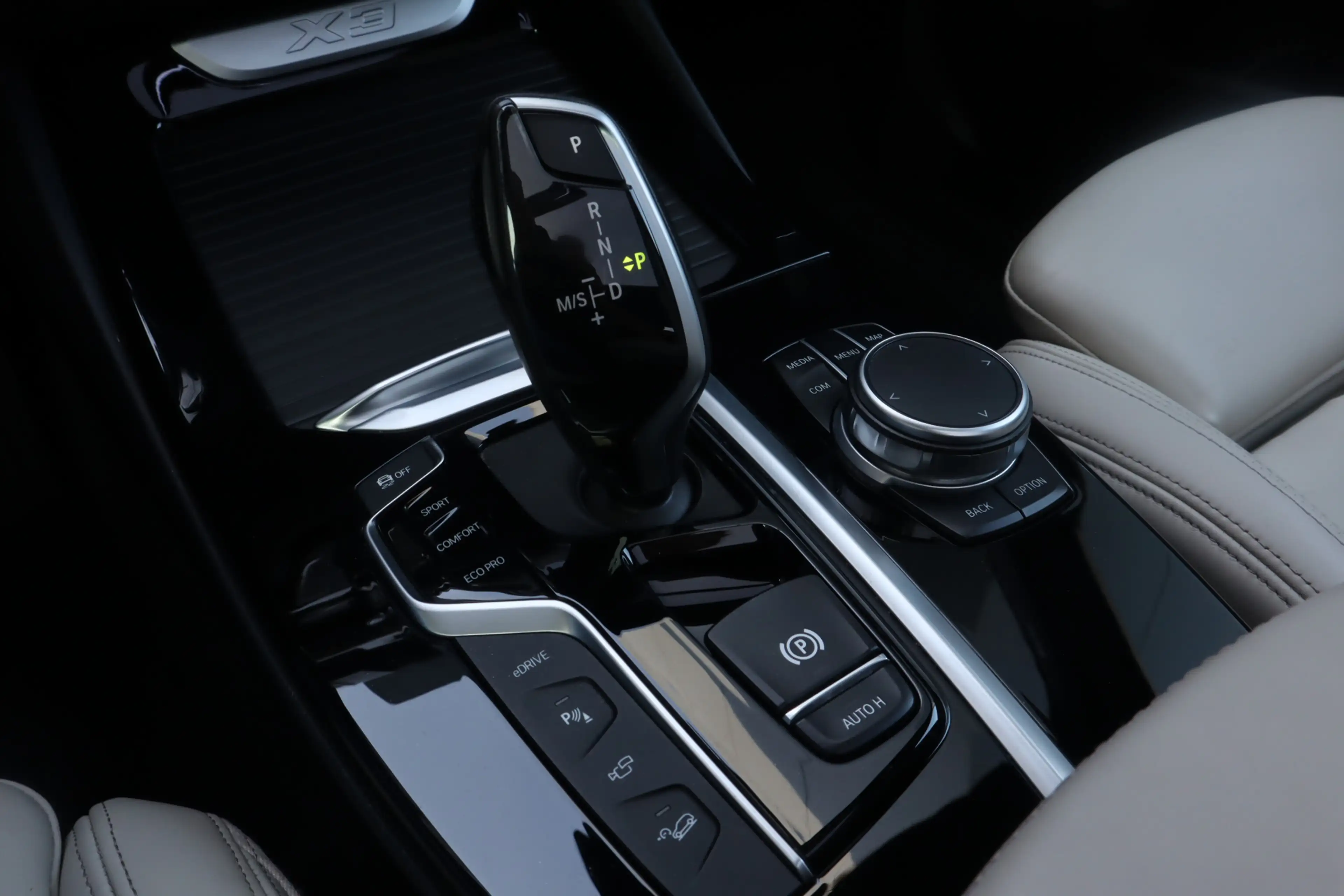 BMW X3 xDrive30e Luxury | Pano | Leer | Stoel + Stuurverw — photo 32
