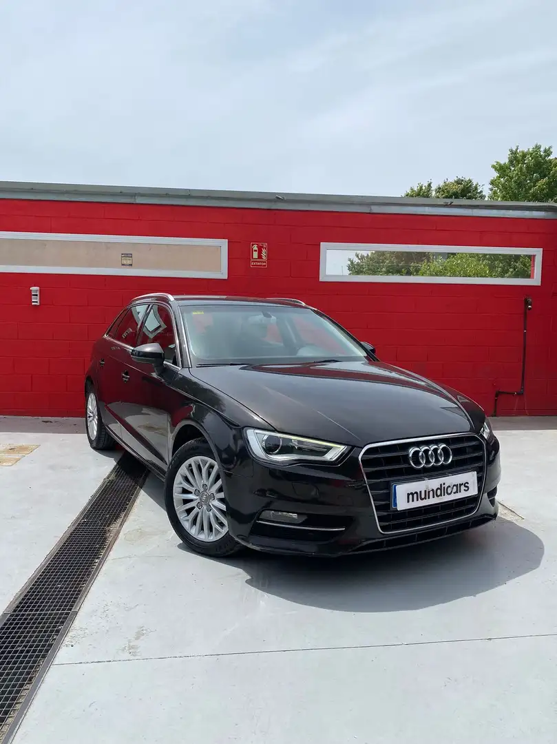 Audi A3 Sportback 1.6TDI Ambiente S-Tronic 105 Negro - 2