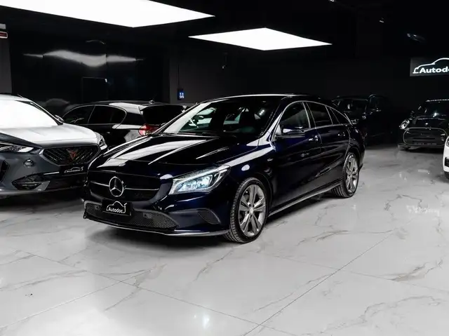 Mercedes-Benz CLA 220 d Shooting Brake activity edition auto