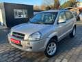 Hyundai TUCSON 2.0 GLS*KLIMA*TÜV NEU*8-FACH*SERVO Silber - thumbnail 1