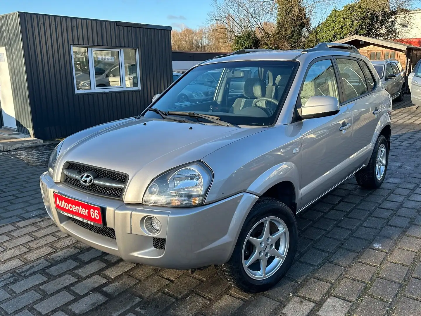 Hyundai TUCSON 2.0 GLS*KLIMA*TÜV NEU*8-FACH*SERVO Silber - 1