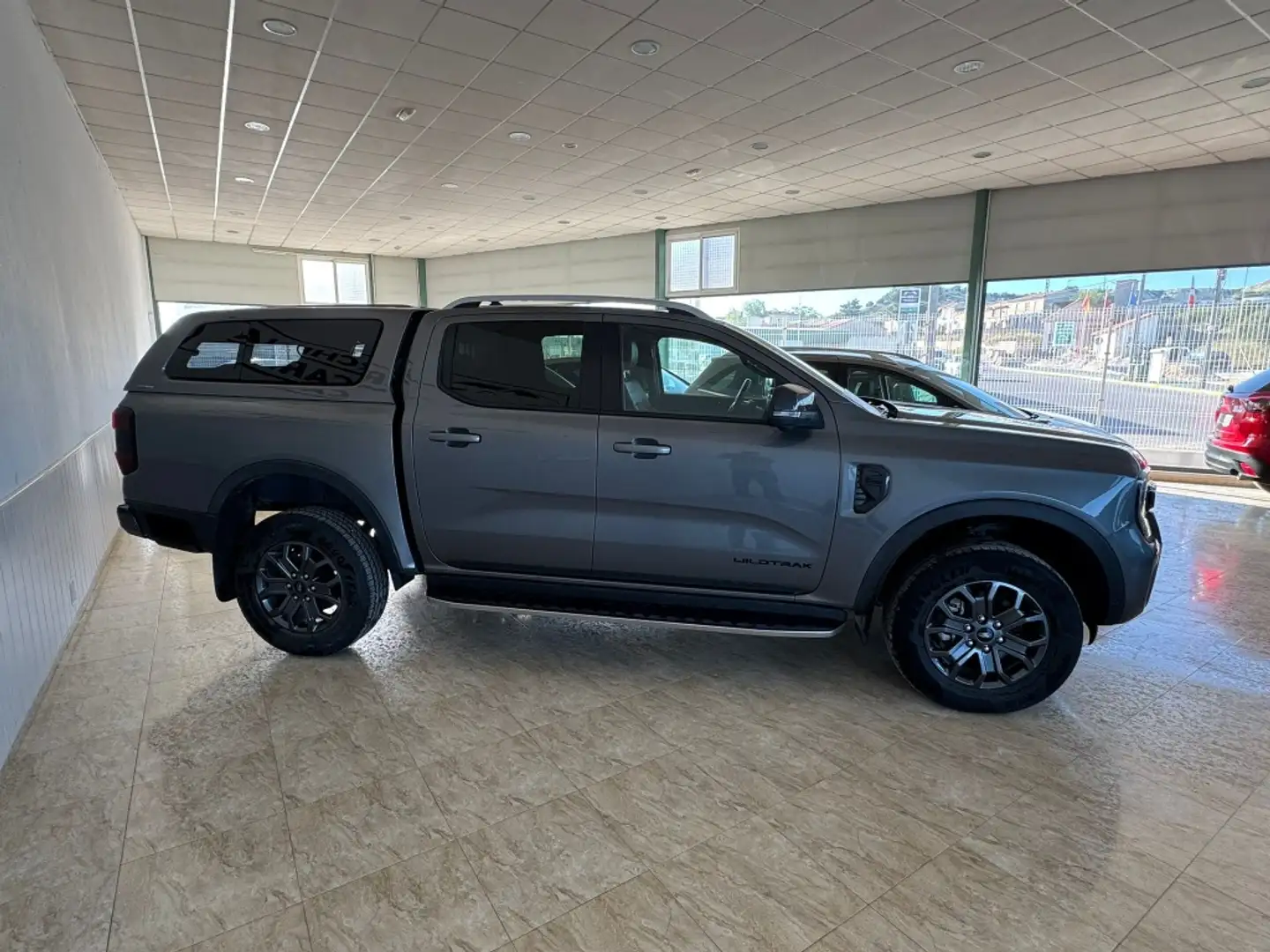 Ford Ranger Doble Cabina 2.0 EcoBlue S&S Wildtrak Aut. Negro - 2