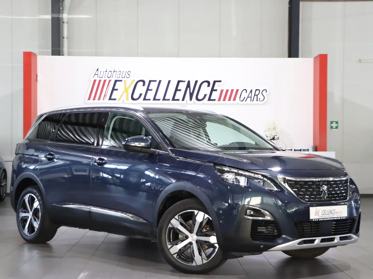 Peugeot 5008 1.5 BLUE-HDI ALLURE / 7-SITZER / I-COCKPIT Blau - 1