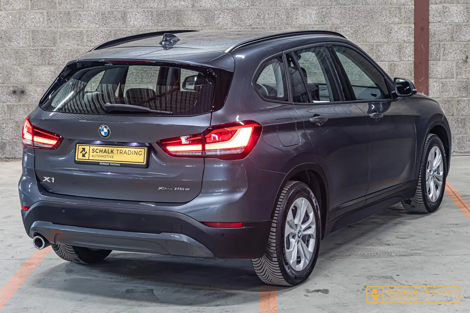 BMW X1 XDrive25e High Executive|Cam|LED|Leder|Carplay|Dea Grijs - 2