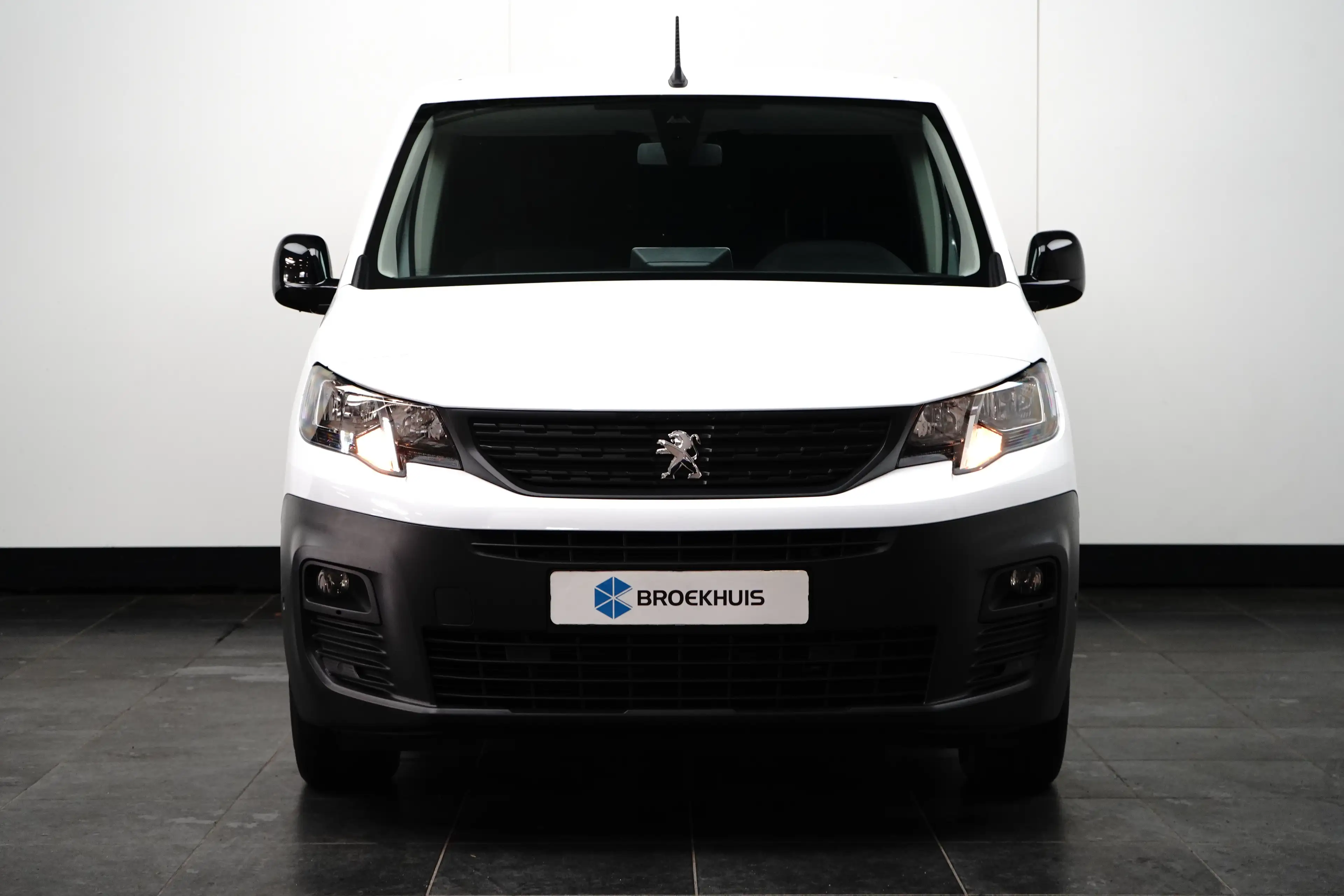 Peugeot Partner Premium L2 | Airco | Navi | Stoelverw. | Cruise C. — photo 2