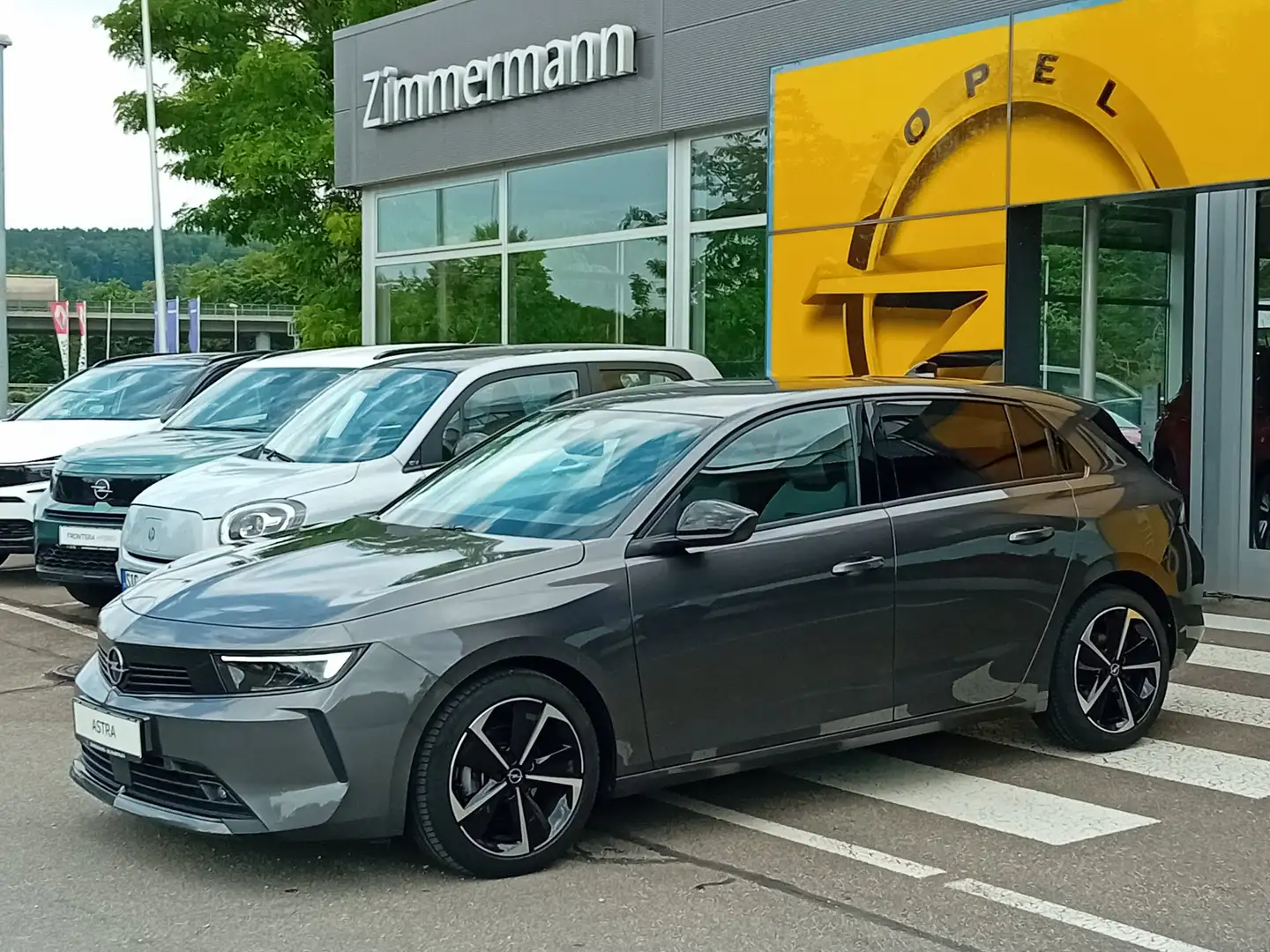 Opel Astra L Lim. 5-trg. Edition Grau - 1