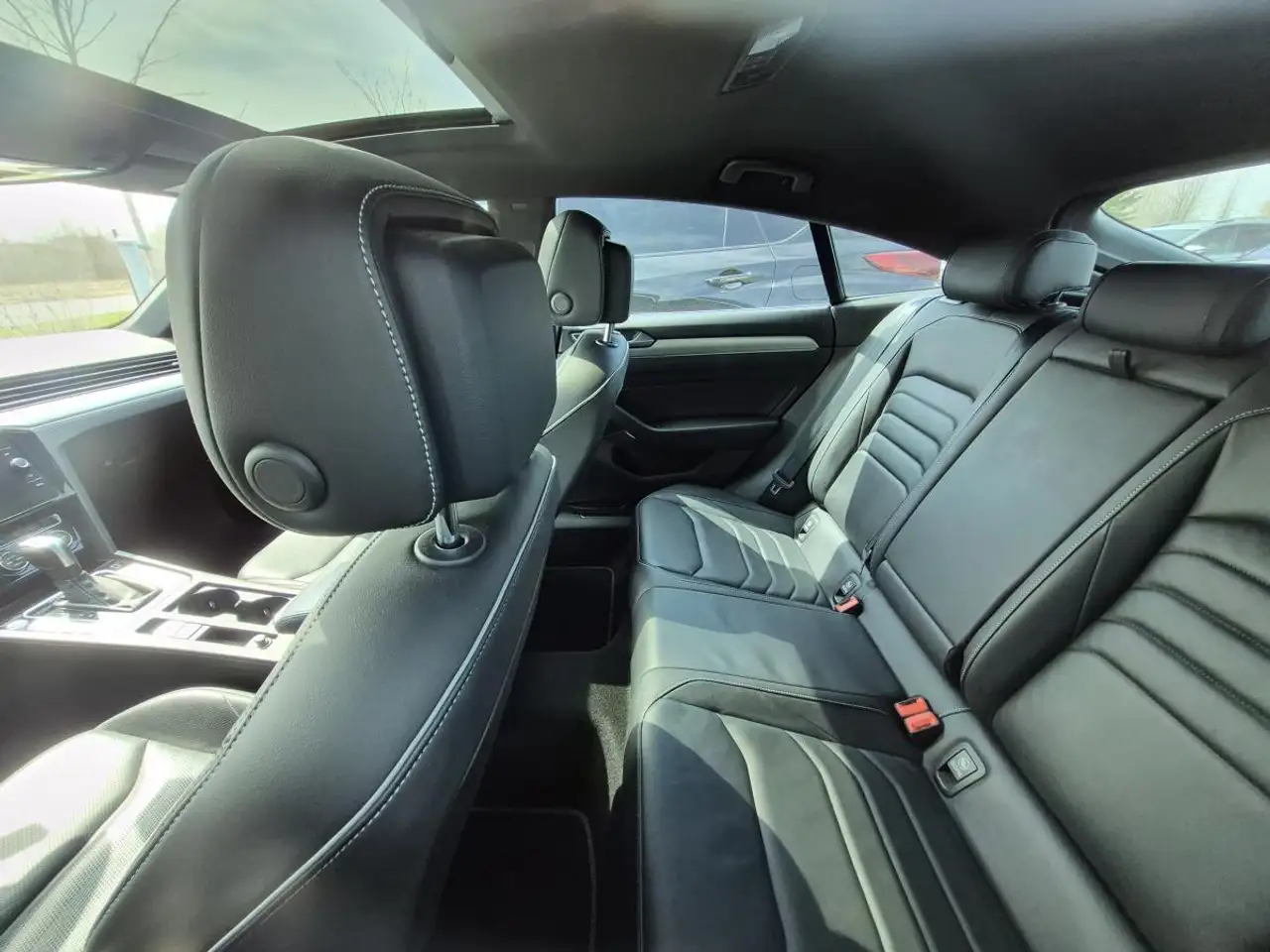 Volkswagen Arteon снимка Volkswagen Arteon