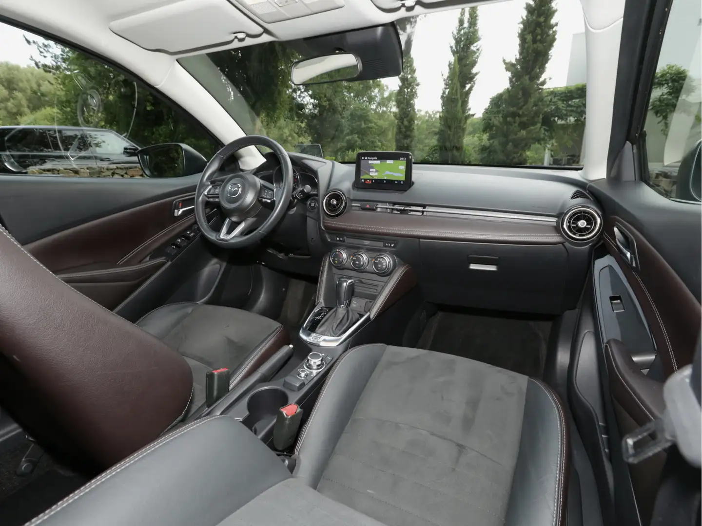 Mazda 2 1.5 Skyactiv-G GT-Luxury Grau - 2