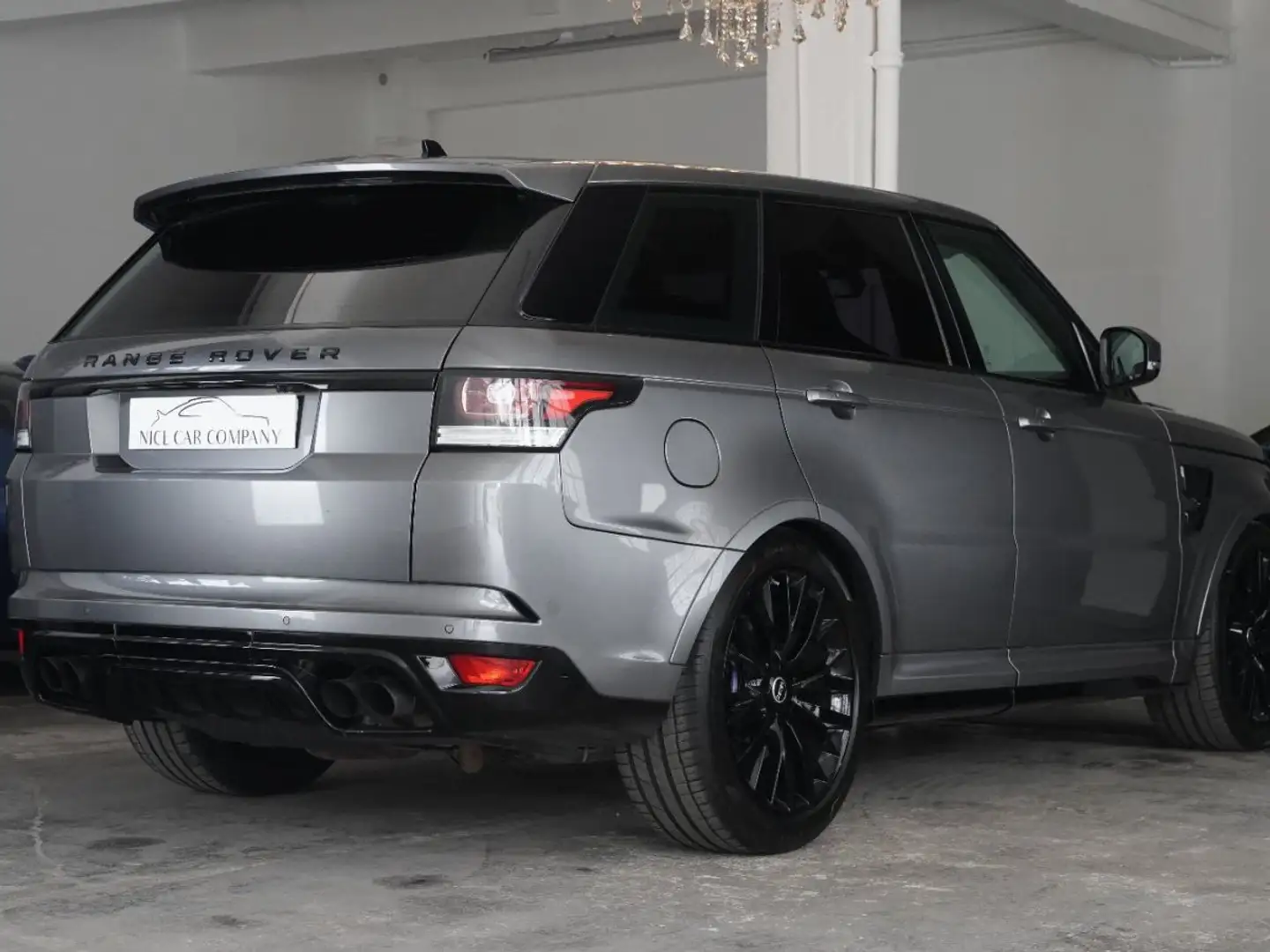 Land Rover Range Rover Sport 5.0 V8 SUPERCHARGED SVR AUTO Šedá - 2