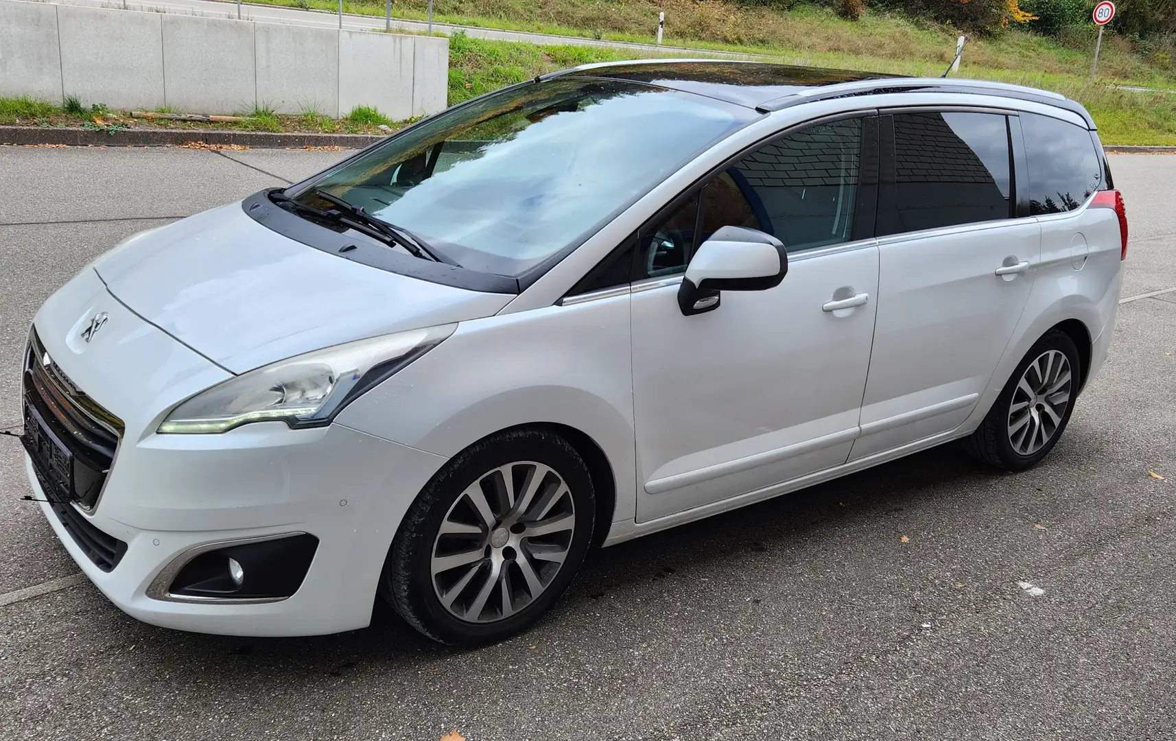 Peugeot 5008 5008 HDI 160 Automatik Allure 7 Sitzer, Pano, SHZ Weiß - 1
