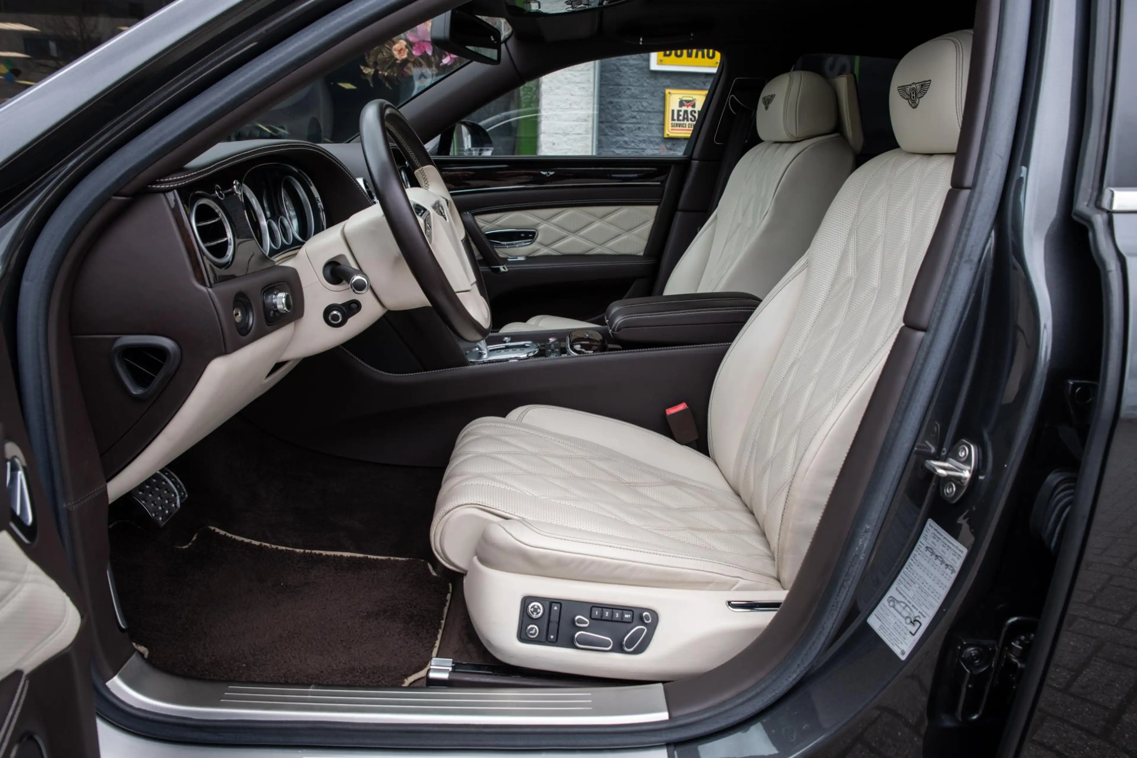 Bentley Flying Spur 6.0 W12 / NL AUTO / KERAMISCH / SCHUIFDAK — photo 12