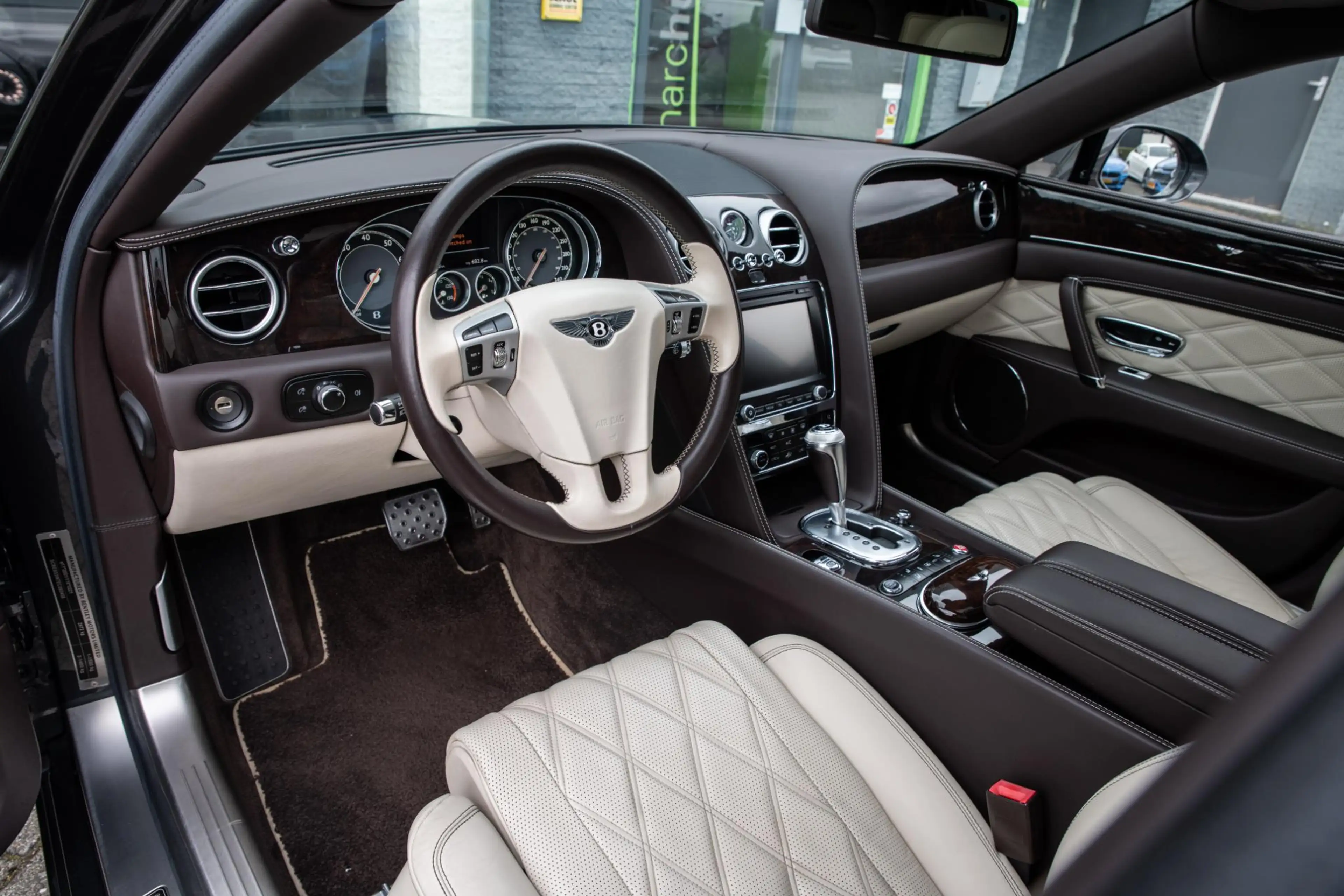Bentley Flying Spur 6.0 W12 / NL AUTO / KERAMISCH / SCHUIFDAK — photo 11
