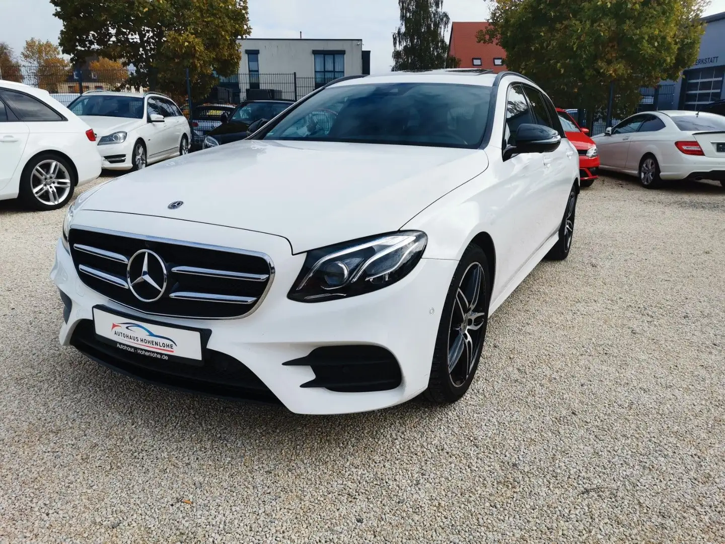 Mercedes-Benz E 220 d T AMG NAVI LED AHK 360° STHZG Weiß - 1