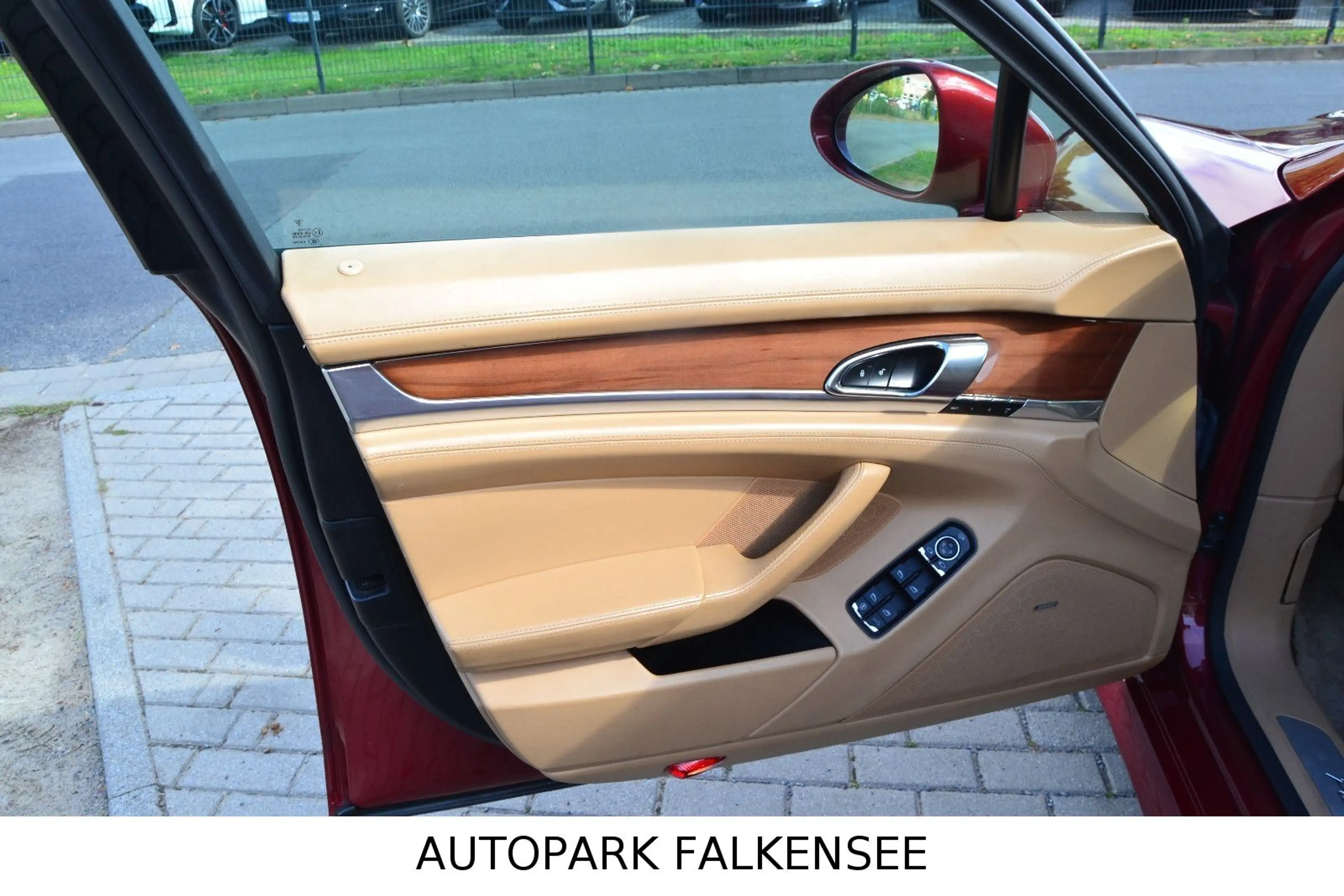Porsche Panamera PANAMERA HYBRID S GUTE AUSSTATTUNG+SAUBER — photo 4