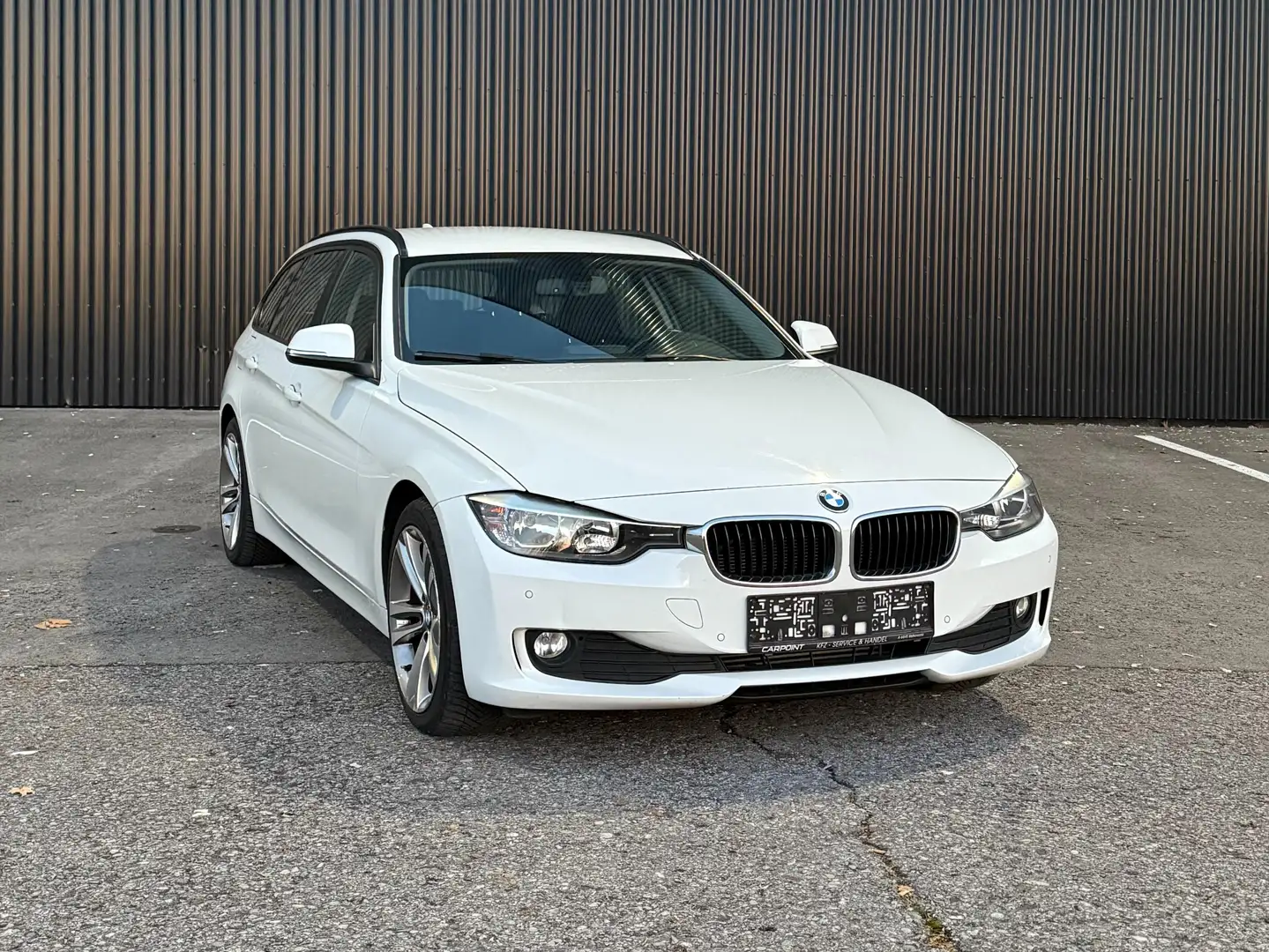 BMW 318 xDrive Touring Weiß - 1