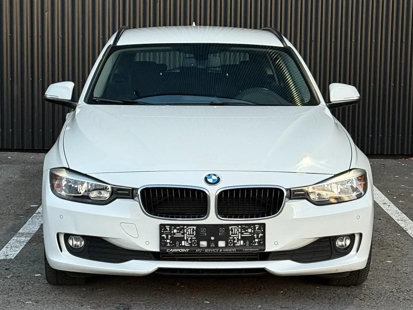 BMW 318 xDrive Touring Weiß - 2