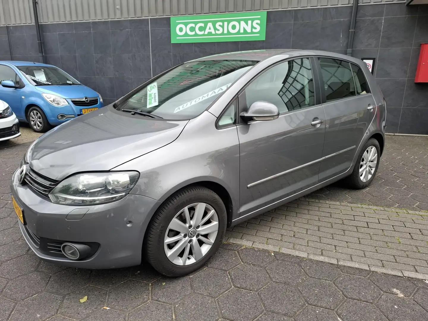 Volkswagen Golf Plus 1.2 TSI Comfortline DSG Autom. Grijs - 2