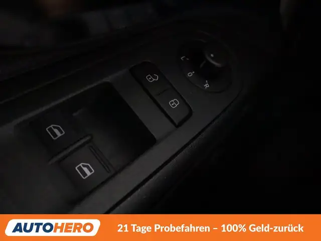 Volkswagen up! view 25