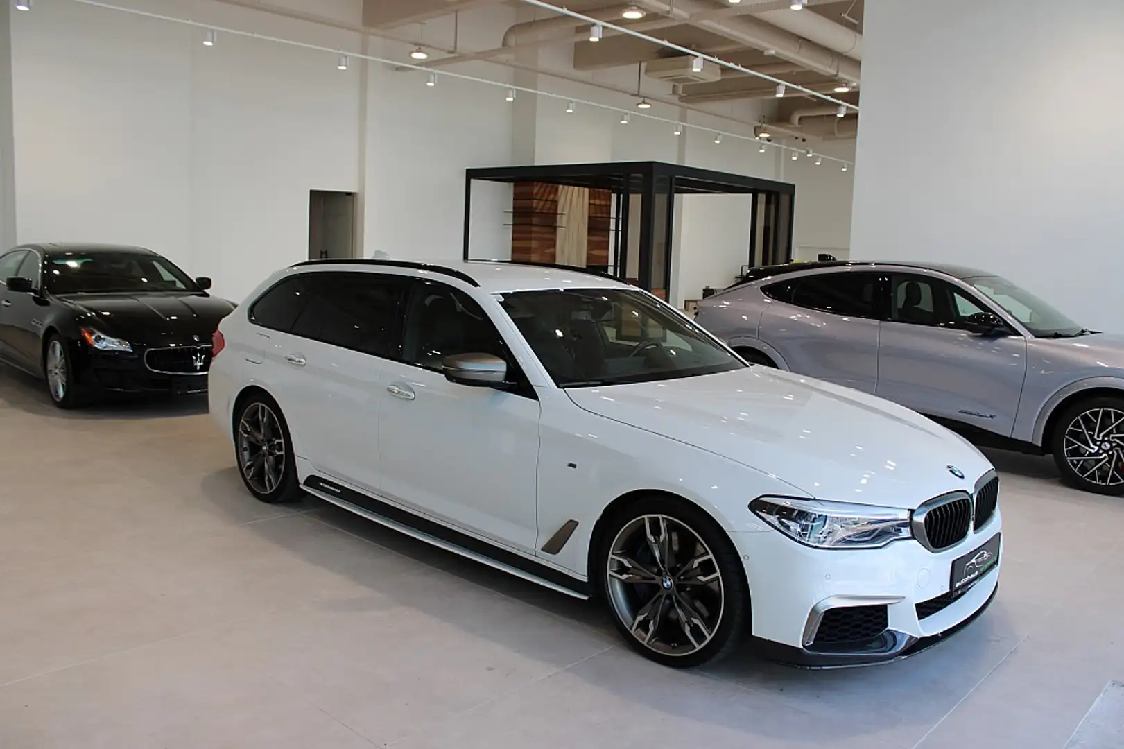 BMW M550 d xDrive **M-Paket** Weiß - 1