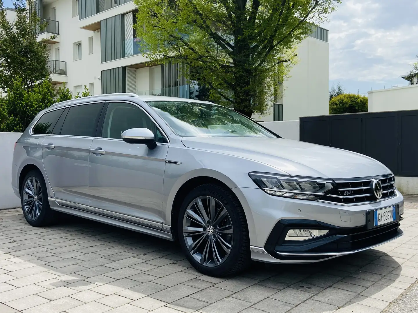 Volkswagen Passat Variant R-LINE 2.0 TDI 150CV Grigio - 1