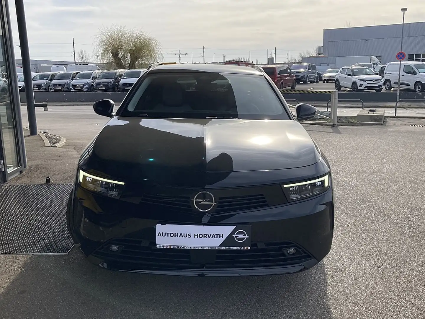 Opel Astra ST 1,2 Turbo Edition Schwarz - 2